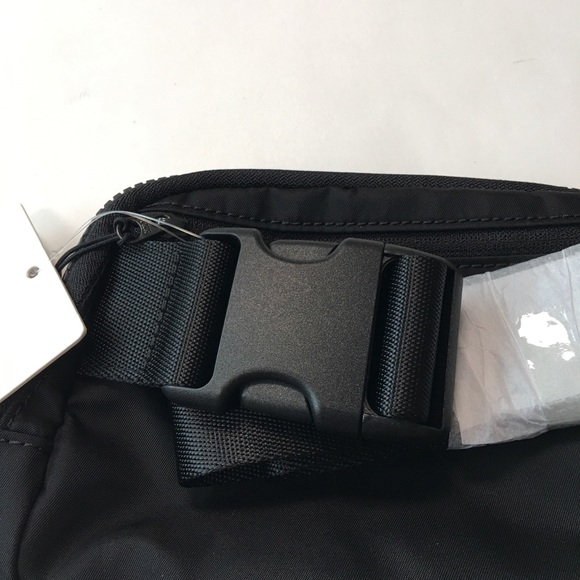 New lululemon everywhere belt bag black nylon - Picture 4 of 6